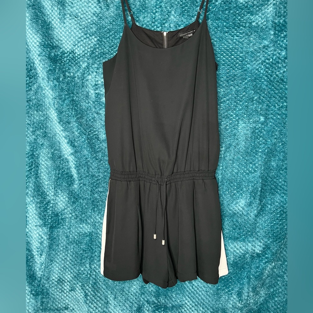Cute minimalistic romper!